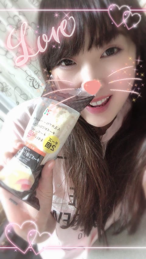 お久しぶりです❣️✨

この時期、セブンイレブンで限定のブリトーが出ています🌈✨

チーズ2倍なんです🥺💓💖
チーズ好き