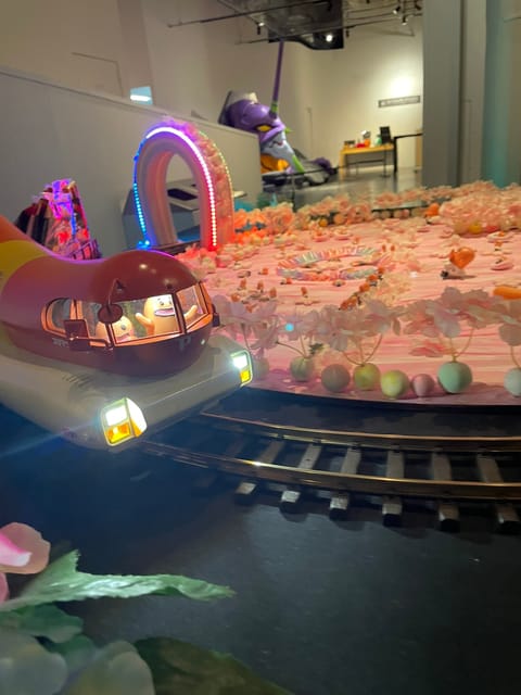 そういえばミニチュア展いった時に香燻ゾーンがあってプリマプリマって歌いながらこんやんあった😂ボタン押すと周り出すからワク