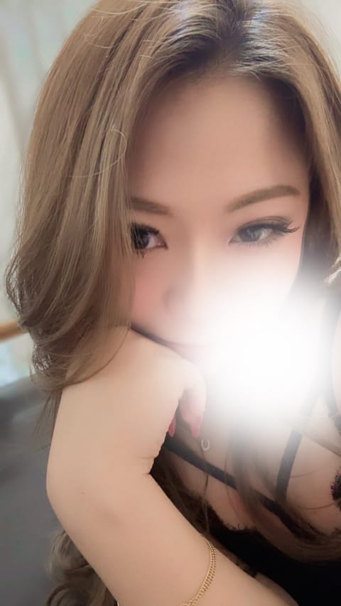 おはようございます♡
ドアップ自撮り😘
今日は久しぶりにお昼間お部屋います☺️