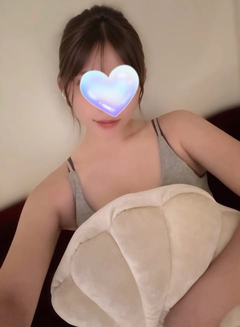 出勤情報💗

20日　11時〜16時
26日　11時〜16時

出勤少ない分れいも沢山お兄様方を癒せるように頑張ります🥺