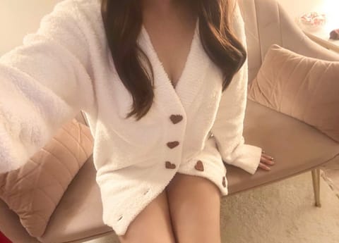 本日🈵ありがとうございました💛

会った瞬間女子アナかと思ったという最上級の褒め言葉いただけてるんるんです🪽
出会えてよ