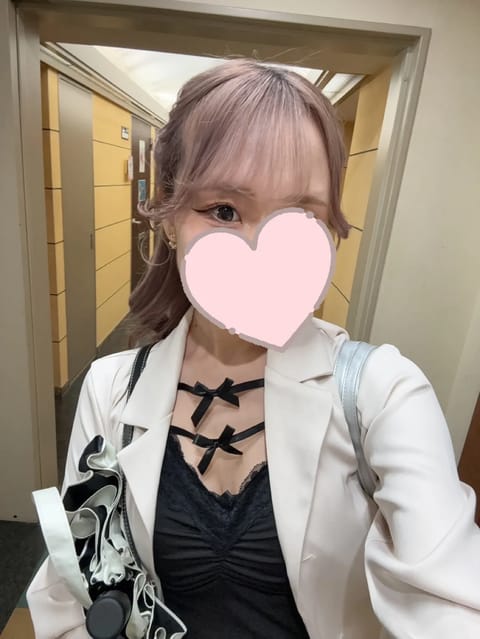 連日完売ありがとうございます✨ 本指さんも時間見つけて遊びに来てくれるのすごい嬉しいの、おかえりーって言えるから🥺🤍👈🏻