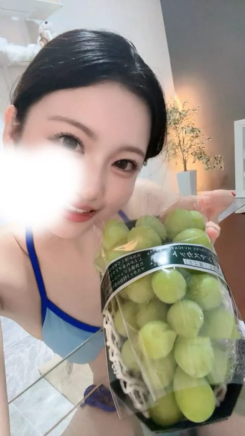 おぎゃー🙀🩵💦
なかよしさんから大好物いただきました😍🍇
たべるのたのしみ〜🙈💟ありがとうっ

22.23 12:00-