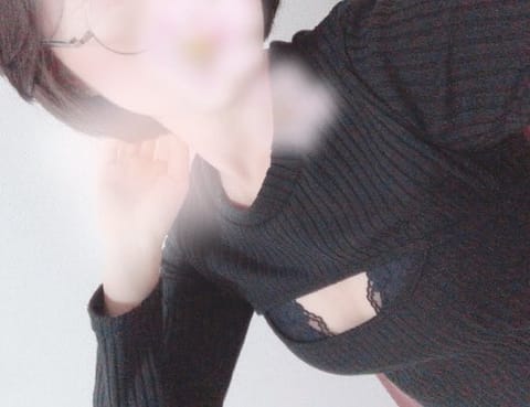 なぎ本日メガネ出勤です(▭-▭)✧

※台風の影響により、出勤時間に変更が出る可能性があります。ご予約の際にご確認くださ