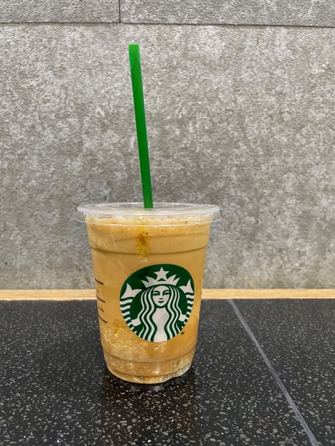 スタバ☕️
いっぱいカスタムしちゃった🥰

今月もよろしくお願いします🌸
7月最初のお客様は、どなたかな☺️
今日は新橋