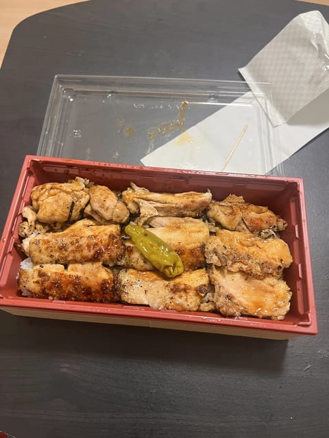 今日は八丁堀ルームに出勤してます！

少し早めの晩ごはんに「鶏閧」さんのお弁当をいただきました🥢✨

鶏肉の皮がパリッパ