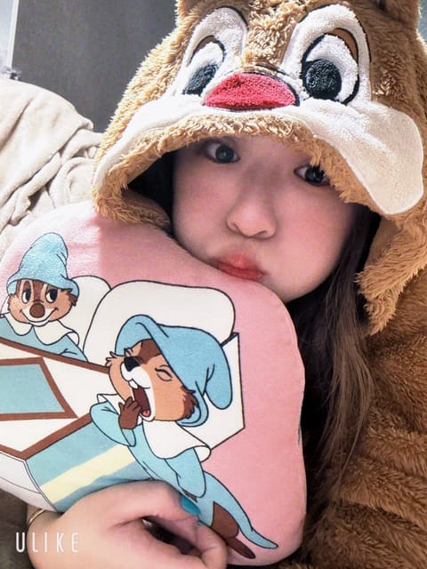 皆さんこんばんは♡
今日はおやすみで、朝から個人的な用事で動き回ってヘトヘトです😓
なので、すっぴんでごめんなさい🙏
明