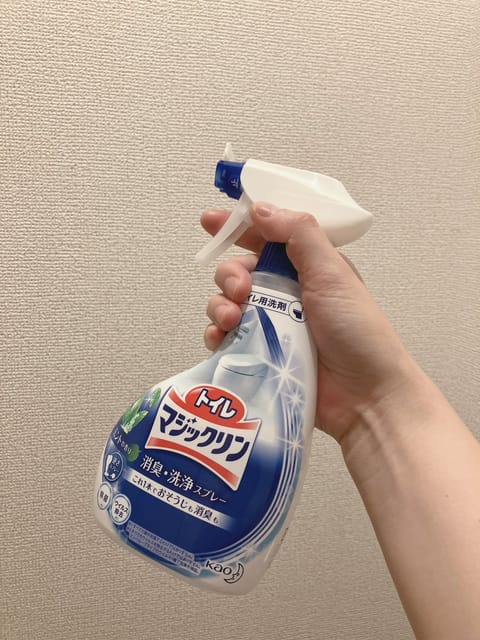 うんこするときのライフハックなんですけど、まずはこういう泡タイプの洗剤をうんこが着弾しそうなところ中心にまんべんなくシュ