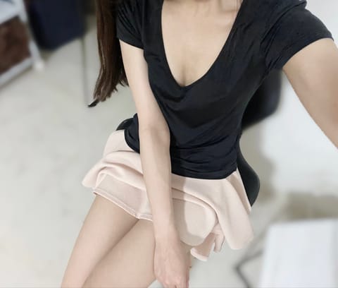 こんにちは！しほです🫧

先ほどは写真指名ありがとうございました✨
お昼の出勤はあまりないので、お時間合う方会いに来ても