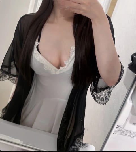 こんばんは🌙
出勤しました⸜(*´꒳`*)⸝

雨は止んできたかな！？お兄様方にお会いできるのを楽しみにしています