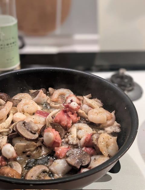 生ハムリッツとアヒージョ( ᐢ.   .ᐢ )🥓🍅🦐

日本がんばれ！