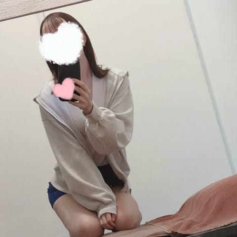 こんばんは🌙
明日11:00-18:00宇都宮ルーム
出勤になりました！
あいにくの雨予報ですが☔
お時間合いましたらぜ