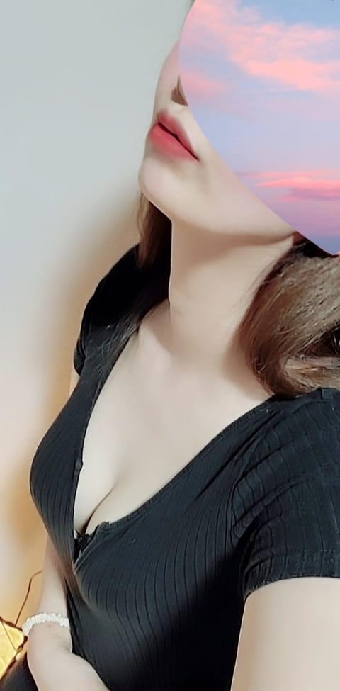 こんばんは春日です🐰
夕方から雨降っちゃいましたね💦
こんな日はマッサージで癒されに来ませんか？
23時までお待ちしてま