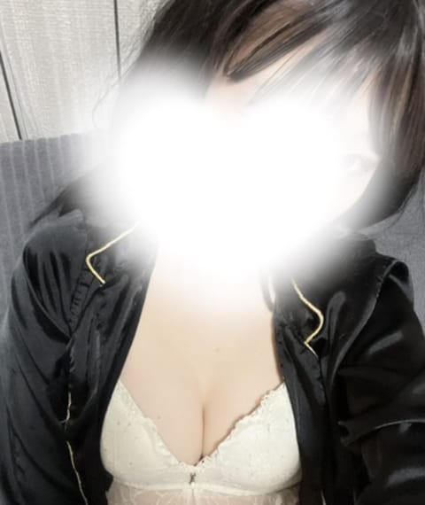 こんにちはっ🐰
次回の出勤は
本日 22:00〜2:00
14日 11:00〜19:00

沢山くっついちゃいます...