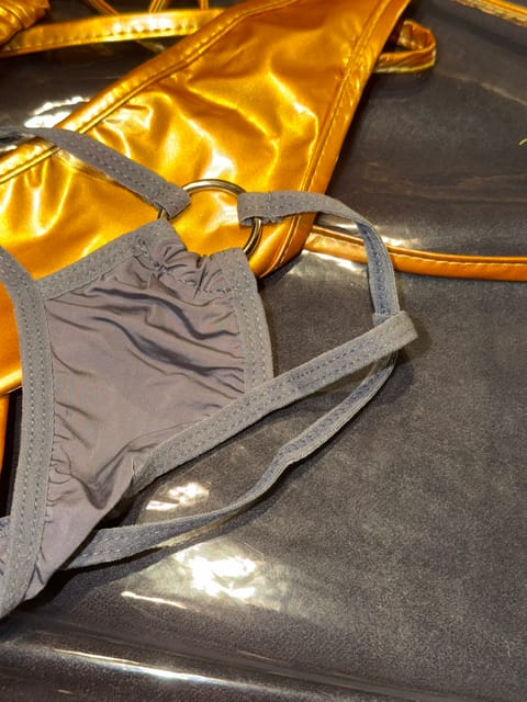🆕衣装4着入荷しました〜！
チラ見せ🫣🫵🏻
　
お部屋によって置いてる衣装違うので、ぜひ楽しみにしててください！
　
私