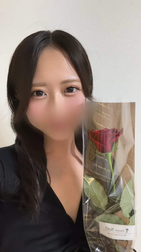 最終日、本指様よりお花をいただきました🌸関内店1年半、千葉店から数えると2年✨LYNXでとても貴重な経験をさせてもらいま