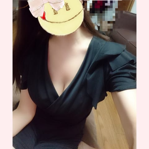 こんばんは
夕方の雨と雷が凄くて
怖かった～
電車が止まらないかヒヤヒヤしてたけど大丈夫でした·͜· ︎︎ᰔᩚ
本日19