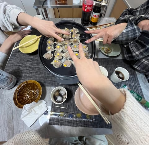 そいえば昨日はさーやんと福ちゃんとタコパしました🐙焼売もねグリーンピース嫌いなのでコーン乗せてくれて嬉しかった😙
会った