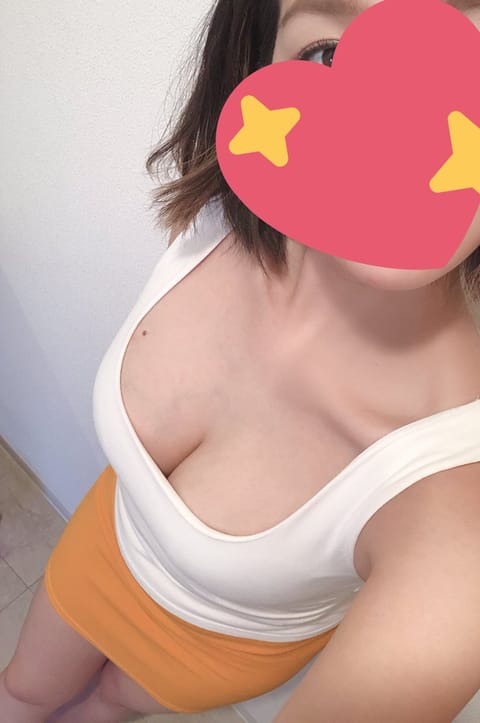 こんにちは〜😊
最近定期的に出勤できるようになって嬉しい滝沢です😽
今夜はいつもより少し早めの
21:00-901でお待