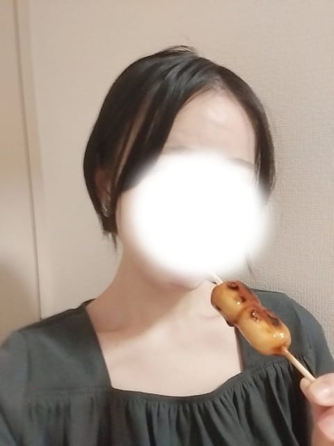今日も1日お疲れ様でした🫧
帰り道、梅田の駅には誘惑がいっぱい
つい甘い匂いに誘われてしまいました🍡

ここの出来たての