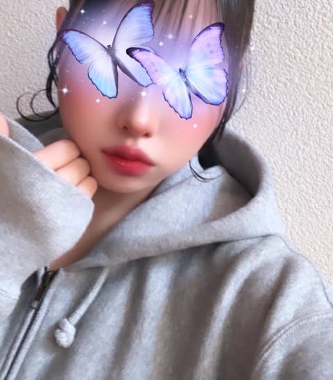 出勤しました💕
本日15時まで出勤してます🍒

今日は早起きが出来て
朝ごはんしっかり食べてメイクを
少しこだわってみた