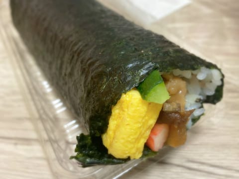 節分の日ということで
🍡恵方巻きに挑戦\٩( 'ω' )و /🍡

今年は西南西🧭
ぜんぶ無言で食べ切れるかな？ʕ•ᴥ•