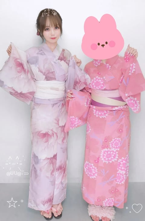 浴衣でプリクラも撮ったんだけどね
まじで顔が別人すぎてやばい😂
自然に盛れるって書いてあったのに、、、自然、、、とは、、