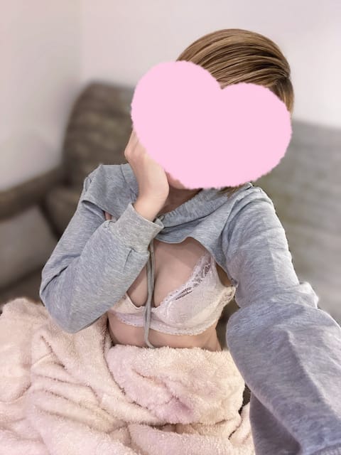 🫧出勤予定🫧

15日(火)12:00~21:00

会える日が限られてるので、
タイミング合う方いたら嬉しいな〜☺️
