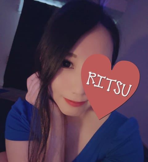 この時期は毎日心霊動画を見てヒンヤリしてます🧊

私は1人でも心霊スポットに突撃する女です

たまたま同じタイミングで来