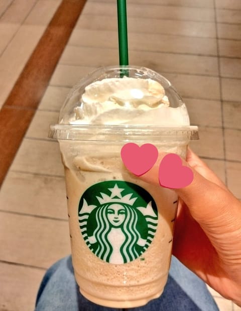 この前出勤後に上本町YUFURAに新しくできたスタバに行ってきました✨

ちょうどオープン日だったから長蛇の列でした😹 