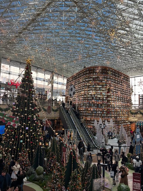 また韓国来た🇰🇷
クリスマスだねもう…⛄️❄️

coexにあるピョルマダン図書館