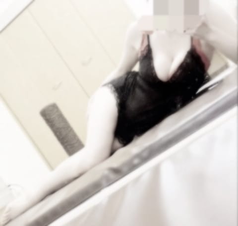 こんばんは🌟
みれいです🩷

お兄様♡はいかがお過ごしでしょうか??
週の折返しでお疲れ
溜まってきてないでしょうか??