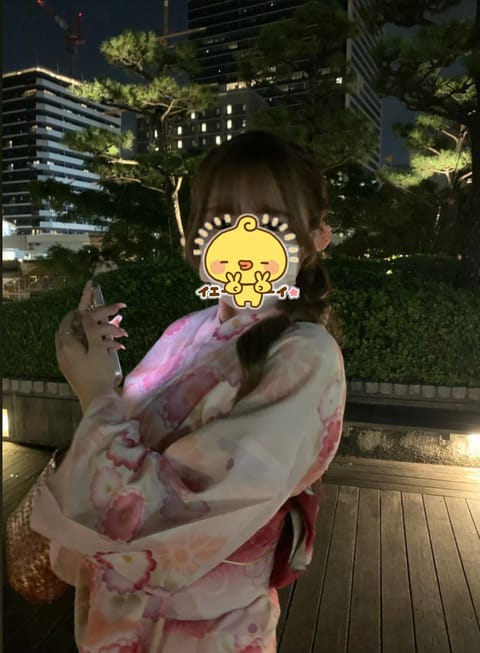 本日22時からいるよん🌙
今週池袋は今日でラストなので来てくれると嬉しいなあ

写真3年前くらいのやつなんだけどめっちゃ