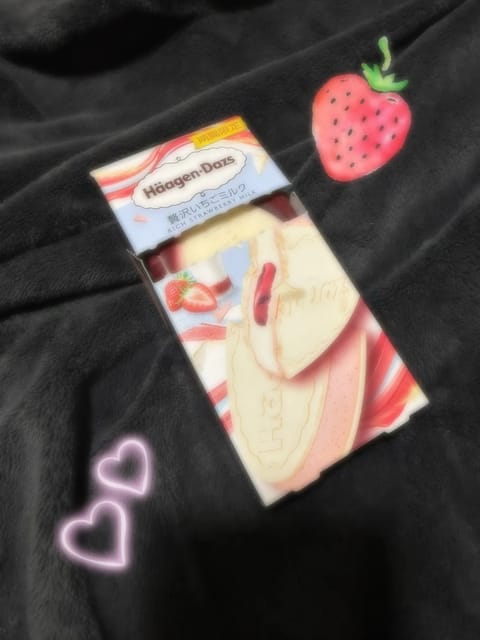 みんなお疲れ様💕
今日はちょっと色々あったから
どーしても甘いもの食べたくて
贅沢しちゃいました🍓💓

最近出てたんだけ