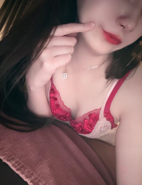 おはようございます◡̈⃝︎⋆︎*
今日はめちゃくちゃ天気良いけど30度は暑すぎる🥵💦
お部屋涼しくして13-1でお待ちし