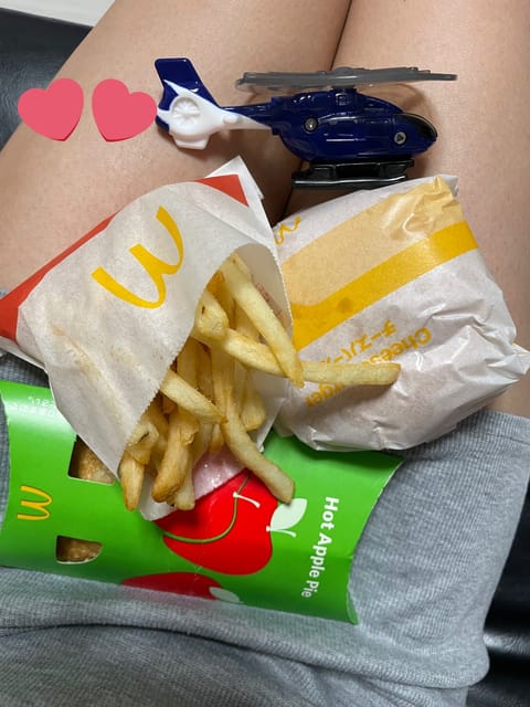 この間は、なかよしのお兄さまと一緒にルームランチしました😂マクドナルドのポテトは最高だよね、ジャンクだいすき💗マクドナル