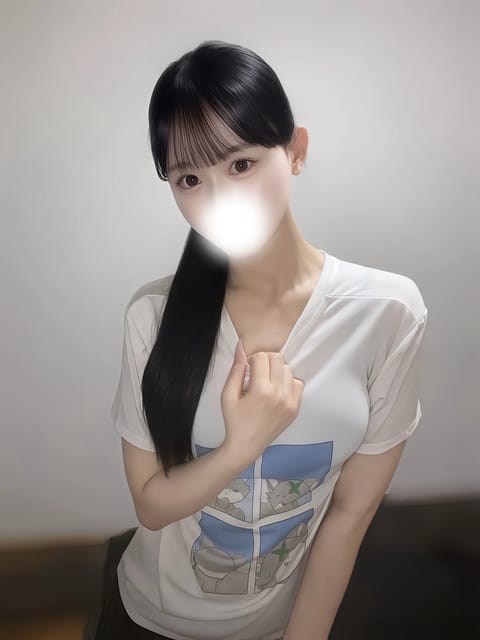 今日は11:30〜18：00までいます☔️
雨だけど会えたら嬉しいなあ…🤍

ゆっくりまったりしたい気分☺️

ご予約待