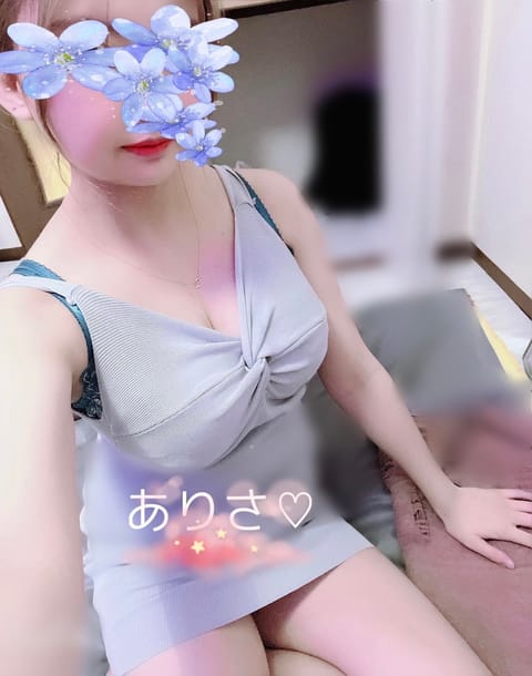 今日も出勤したよ🩷

3連勤最後頑張る〜♬

昨日は前日来てくれた人が
リピで会いに来てくれて嬉しかった♡
お酒も乾杯あ