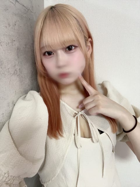 おはようございます☀️
いっぱい寝たー‼️
今日18時から秋葉原います🫧

前は髪の毛明るかったんだ〜やっぱり暗髪清楚の