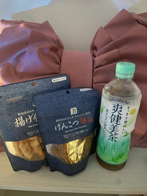 2人目
お土産ありがとうございますー！
私の大好きな煎餅〜！と、
わたしの、お茶と言ったらコレ！な爽健美茶！嬉しい💖（写