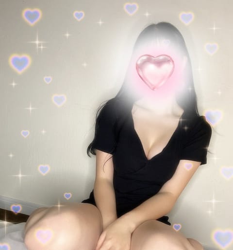皆さんこんにちは🫧𓂃𓈒𓏸
れいなです🤍本日17時～23時出勤です！2025年いいスタートを切れるように頑張りましょう^^