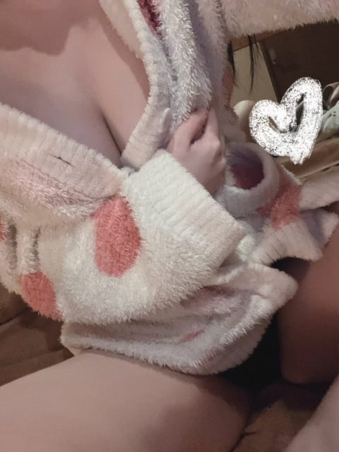 20時までいます🐣

めちゃくちゃ寒いみたいなので、あったかくして来て下さい☃️

こーゆー時に密着して感じる人肌って最