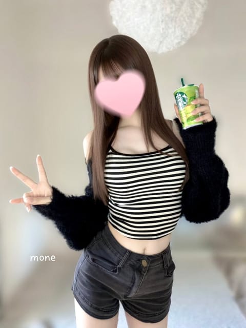 ぴーすぴーす✌🏻
小指立ってしまうタイプ