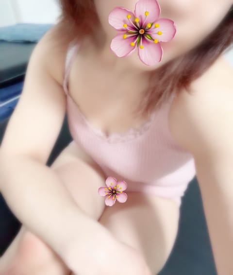 おはようございます🌸
朝から神社にお参りに行き、帰り際に鳥居をくぐった階段で思いっきり転んだ佐倉です😂
擦りむいたけど、