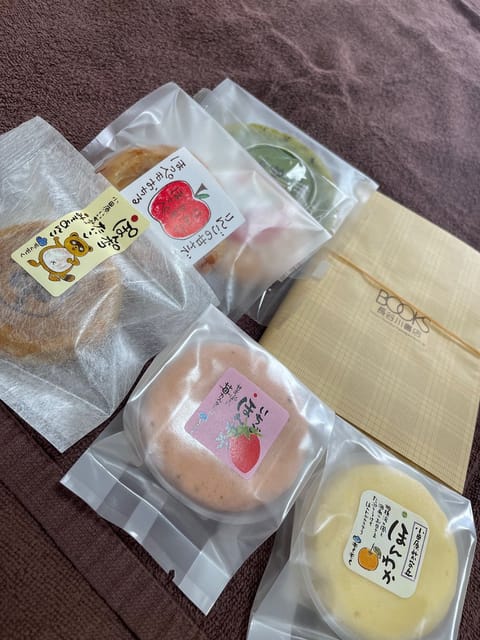 読書の秋〜🍁って思ってたのに暑くてびっくりな森川です。
1枚は先日、本指名の方から頂いた小説とお菓子🍪
2枚目は相田さん
