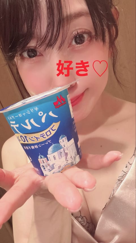 最近ギリシャヨーグルトにはまっとるん♡
濃ゆくてプロテインもたっぷり😍

(みずき夜空いとる🙈)