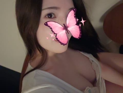 こんにちは！ゆいです✨
先日もご予約ありがとうございました✨
なんか急に雨と雷☔⚡️凄くなってきましたが元気に出勤してま