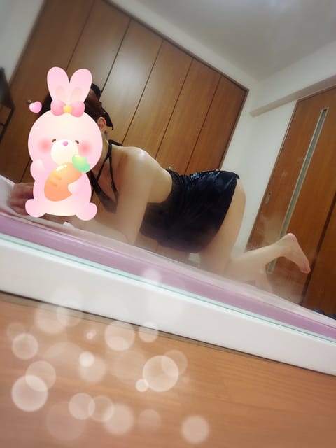 あのぉ〜
クイックルワイパー？のシートで
鏡拭いても大丈夫ですか？

拭いたあとに線出たり
乾いたあと心配って思ってどう