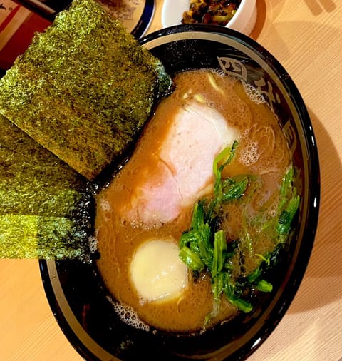 お腹すいたー！そういえば、池袋に新しくできた家系ラーメン野中家には皆さん行きましたかー？わたしはこの間やっと訪問できまし
