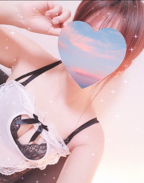 こんにちは春日です🐰
今日は秋葉原に23時まで出勤しております💕
メイドさんぽいベビドを見つけたので🥰
ぜひお待ちしてま